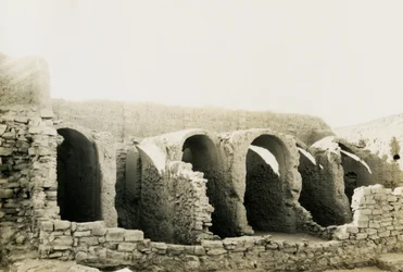 Innenraum des Klosters St. Simeon, Gebäude 311-36, Assuan, Ägypten, Fotografie von Ugo Monneret de Villard