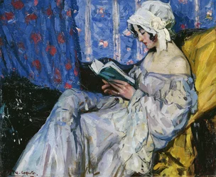 Ein Mädchen liest in einem Innenraum