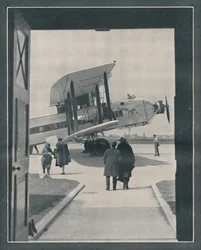 Ein Symbol der modernen Welt - Passagiere beim Einsteigen am Flughafen Croydon, ca. 1935
