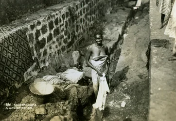 Eine Wäscherin, Sierra Leone, 20. Jahrhundert