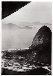 Luftaufnahme des Zuckerhuts, Rio de Janeiro, Brasilien, von einem Zeppelin, 1930-1933