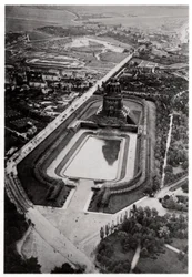 Luftaufnahme des Völkerschlachtdenkmals, Leipzig, Deutschland, aus einem Zeppelin, ca. 1931-1933