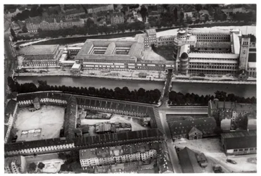 Luftaufnahme des Deutschen Museums, München, Deutschland, von einem Zeppelin, ca. 1931-1933