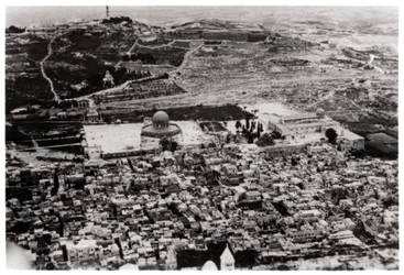 Luftaufnahme der Omar-Moschee, Jerusalem, Palästina, von einem Zeppelin, 1931-1933