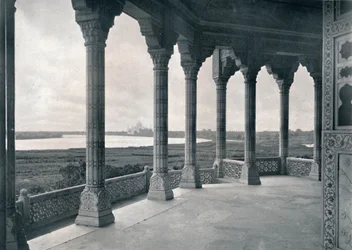Agra. Balkon des Jasmin-Turms, mit Blick auf den Taj Mahal