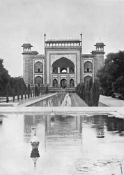 Agra. Das Tor des Taj Mahal, ca. 1910
