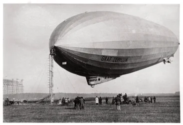 Luftschiff LZ127 Graf Zeppelin vertäut in Loewental, Deutschland, 1933