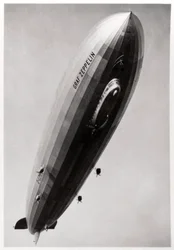 Luftschiff LZ127 Graf Zeppelin, von unten gesehen, 1933