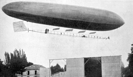 Alberto Santos-Dumont fliegt mit seinem Luftschiff Nummer 10, 1903