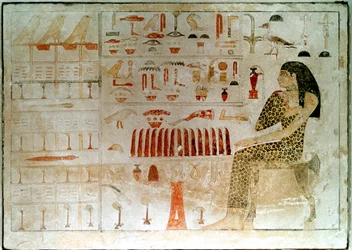 Alte ägyptische Stele mit Hieroglyphen