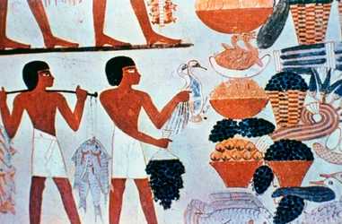 Alte ägyptische Wandmalereien in einem Grab in Theben, Ägypten