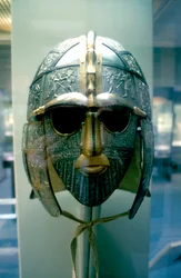 Angelsächsischer Helm und Maske aus dem Sutton Hoo Schatz, 7. Jahrhundert