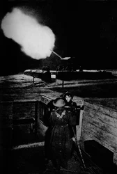 Flugabwehrfrauen der ATS bedienen ein Identifikationsteleskop, 1943