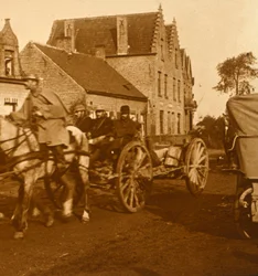 Artillerie bewegt sich an die Front, ca. 1914-1918