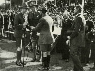 Bei der Parade der Pfadfinder und Pfadfinderinnen, Adelaide, Australien, 1927, 1937