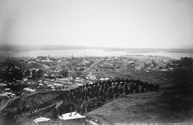 Auckland vom Mt Eden, Neuseeland, 1899