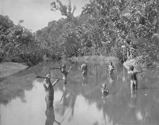 Australische Aborigines beim Fischen, 19. Jahrhundert