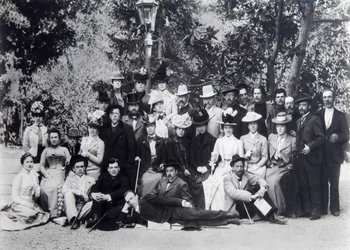Autor Maxim Gorki und Anton Tschechow zwischen den Schauspielern des Moskauer Künstlertheaters, 1900