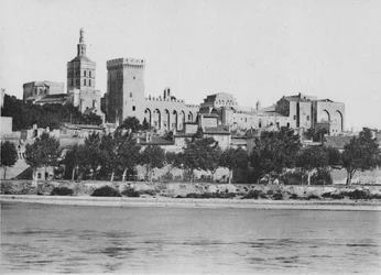 Avignon. - Der Rhone und Papstpalast, um 1925