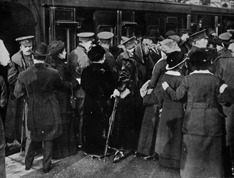 Zurück in die Schützengräben vom Victoria Station, London, 1915