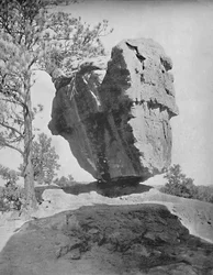 Balanced Rock, Garten der Götter, Col., ca. 1897
