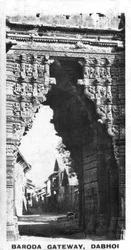 Baroda-Tor, Dabhoi, Gujarat, Indien, um 1925