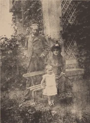 Berthe Morisot, ihr Ehemann Eugène Manet und ihre Tochter Julie, ca. 1881