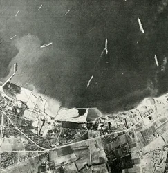 Britische Kriegsschiffe vor der Küste Maltas, Zweiter Weltkrieg, 1940-1942, 1944
