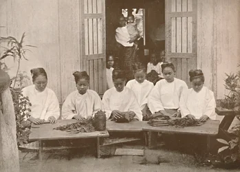Birmanische Zigarrenmacher, 1900