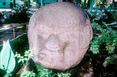 Monolithischer Kopf aus Monte Alto, Guatemala, präkolumbisch, präklassische Periode, 1500-100 v. Chr.