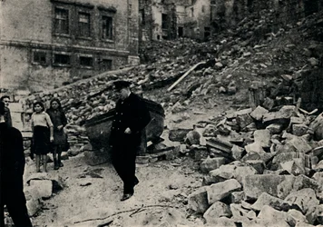 Churchill besucht das bombardierte Malta, 1943, 1945