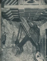Das Herz eines Berges für einen Tunnel in Colorado ausgraben, ca. 1935