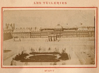Pariser Kommune (1871): Blick auf den Palais des Tuileries in Paris vor dem Brand im Mai 1871. Fotografie von Pierre Pepetit.