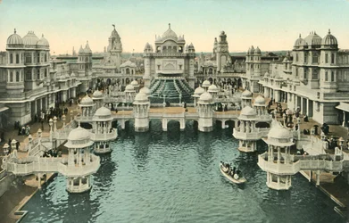 Ehrenhof, Krönungsausstellung, London, 1911.