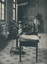 Crookes, Röntgen und Finsen - Verwendung des wunderbaren Röntgenapparats, um 1925