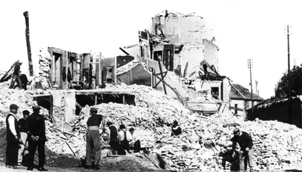 Zerstörtes Gebäude, Befreiung Frankreichs, St Cyr, August 1944