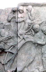 Detail vom großen Fries des Pergamonaltars, 180-159 v. Chr.