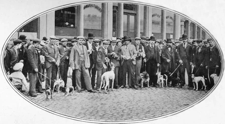 Hundeverkäufer und Käufer im East End, London, ca. 1900