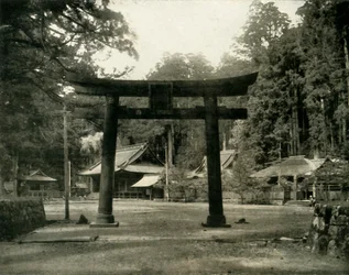Eingang zu einem Shinto-Tempel im Nikko-Distrikt von Japan, 1936