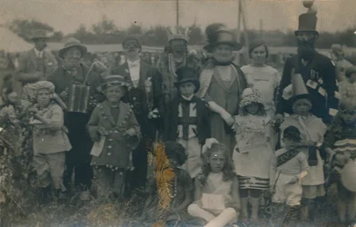 Kostümwettbewerb, um 1900