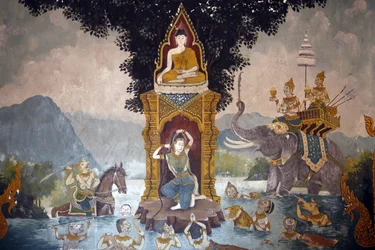 Fresko, das eine Szene aus dem Leben des Buddha im Wat Phra Doi Suthep zeigt: Phra Mae Thorani dreht ihr langes Haar und Wasserströme erzeugen eine Flut, Chiang Mai, Thailand
