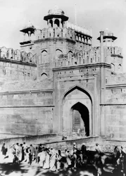 Tor zum Roten Fort, Delhi, Indien, spätes 19. oder frühes 20. Jahrhundert