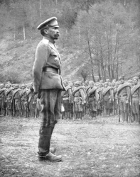General Kornilov inspiziert russische Truppen, 1. Juli 1917