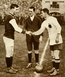 George Kay und Joe Smith vor dem Anpfiff, FA Cup Finale, Wembley Stadion, London, 1923