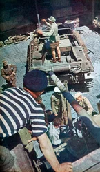Deutsche Waffen und Munition kommen in Nordafrika an, 1942