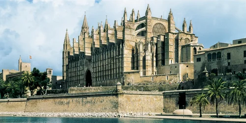 Gotische Kunst: Blick auf die Kathedrale Santa Maria, Palma de Mallorca. 1260-1630, Palma de Mallorca (Mallorca), Spanien