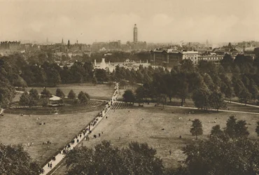 Green Park und Westminster von der Struktur, die den Ort des alten Devonshire usurpiert hat, um 1935