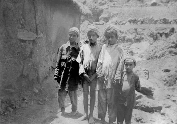 Kinder des Bergstammes, Chakrata, 1917
