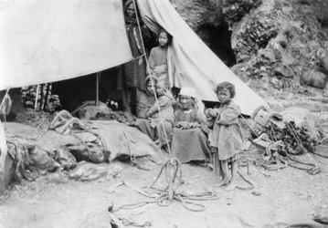 Bergstammfamilie, Chakrata, 1917