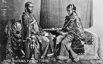 Hindu Nautches beim Kartenspielen, Indien, frühes 20. Jahrhundert
